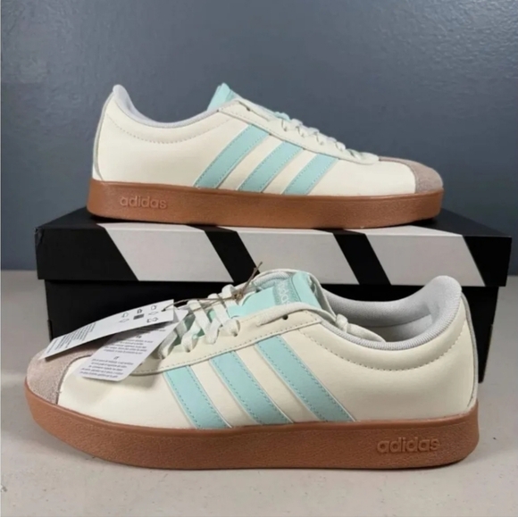 Brand new!!! NWT Adidas athletic shoes with gum bottom size women's 9 men's 7.5
